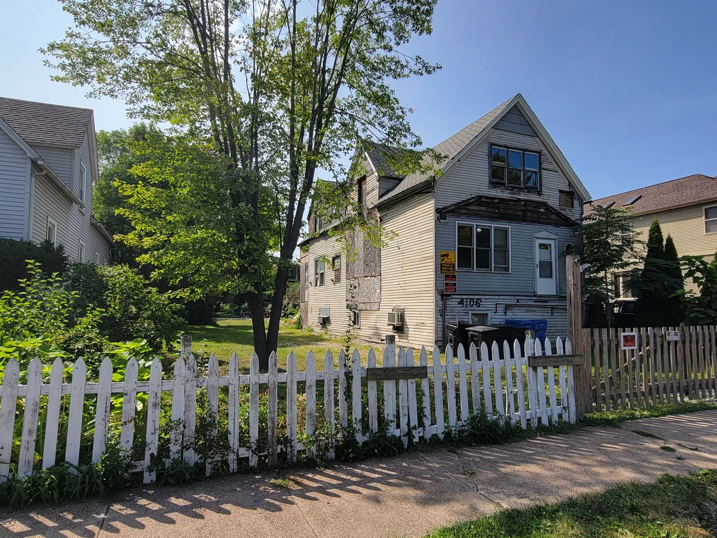 Oversized lot at 4106 N Mobile Avenue, Chicago